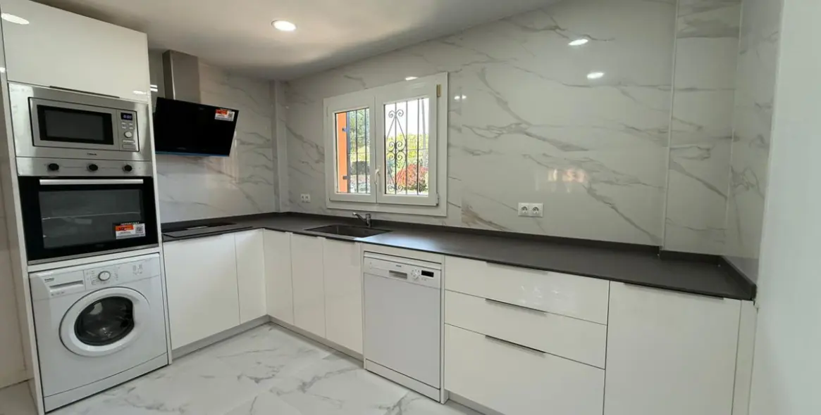 Sale of detached villa in Manilva 18