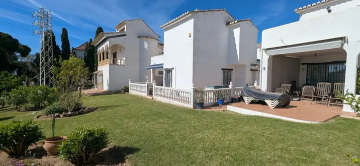 Sale of townhouse in Calahonda 0