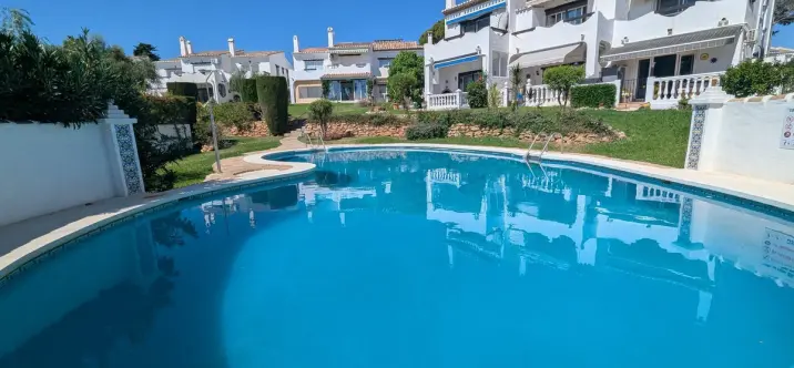 Sale of townhouse in Calahonda 3