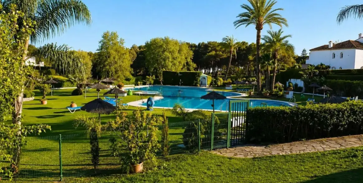 Sale of ground floor apartment in El Paraiso 1