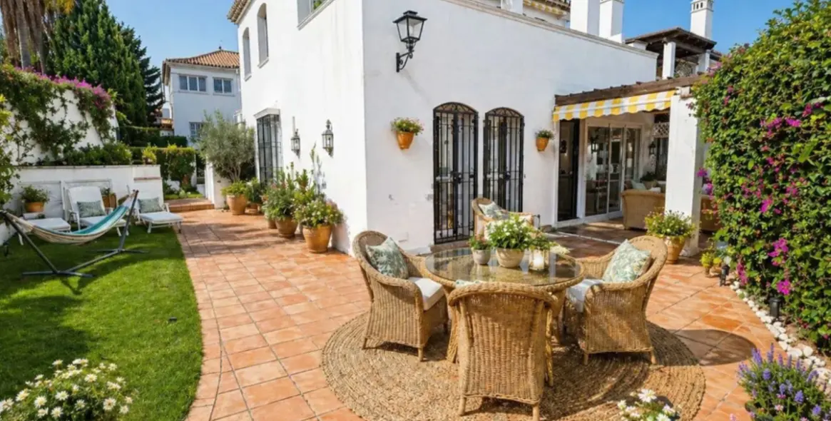 Sale of ground floor apartment in El Paraiso 4