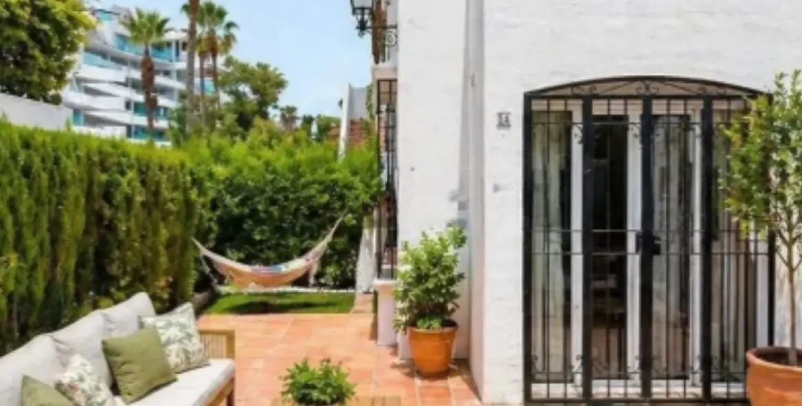 Sale of ground floor apartment in El Paraiso 5