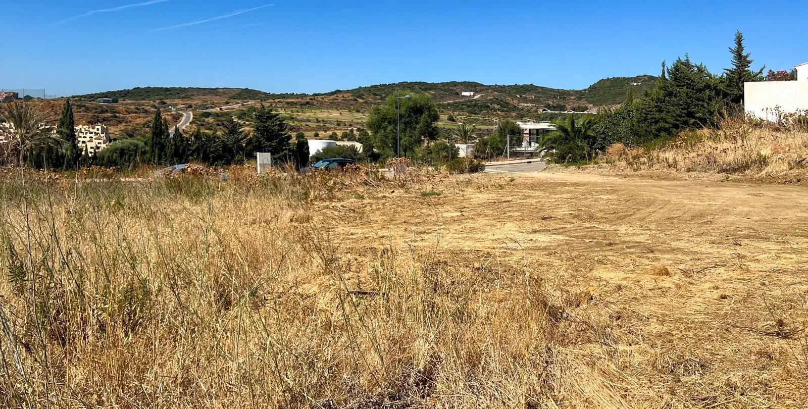 Sale of residential plot in Estepona 2