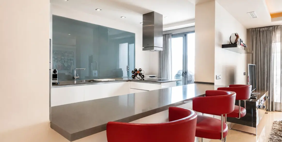 Sale of middle floor apartment in Benahavís 27