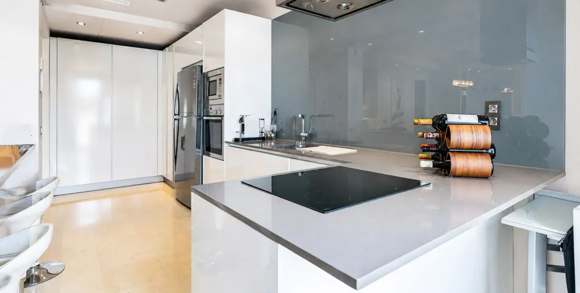 Sale of middle floor apartment in Benahavís 39