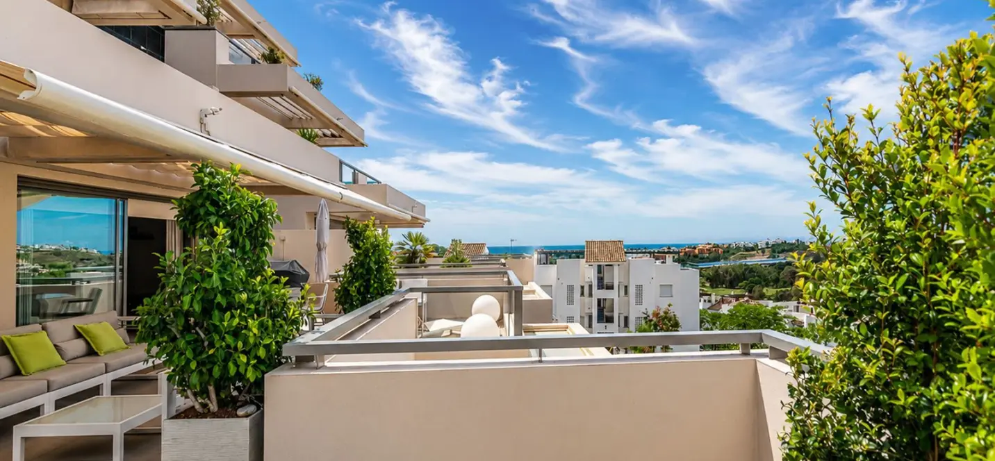 Venta de apartamento en planta media en Benahavís 4