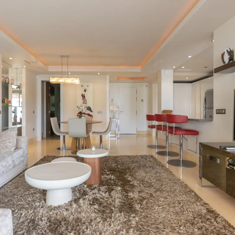 Venta de apartamento en planta media en Benahavís