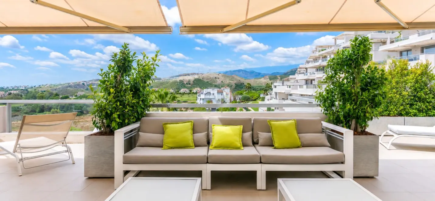 Sale of middle floor apartment in Benahavís 3