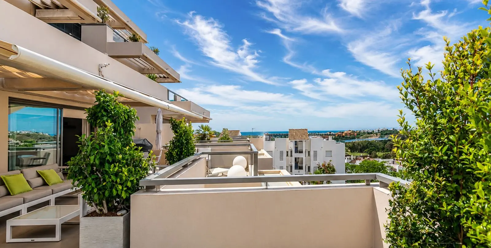 Venta de apartamento en planta media en Benahavís 5