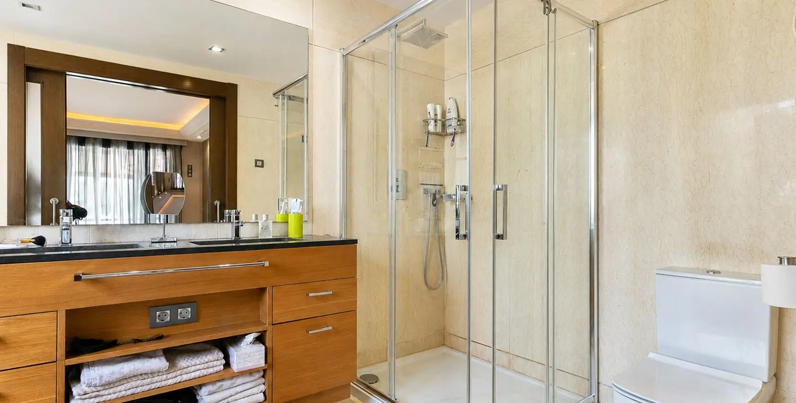 Venta de apartamento en planta media en Benahavís 16