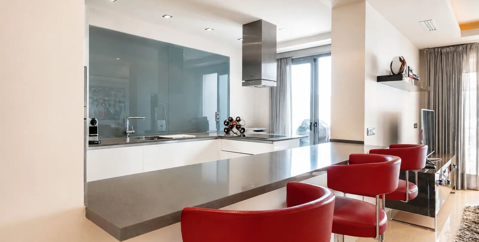 Venta de apartamento en planta media en Benahavís 27