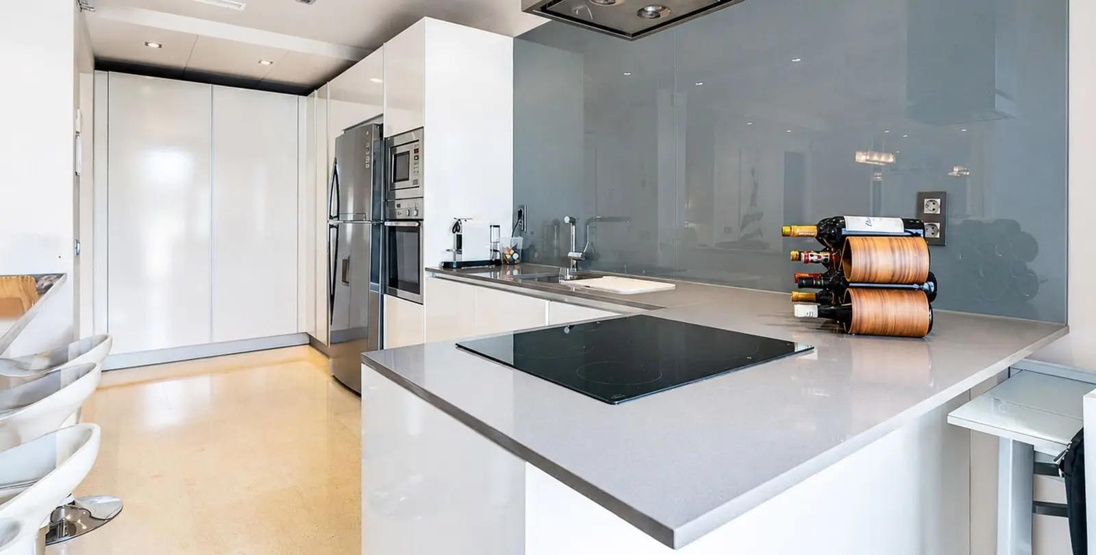Venta de apartamento en planta media en Benahavís 34