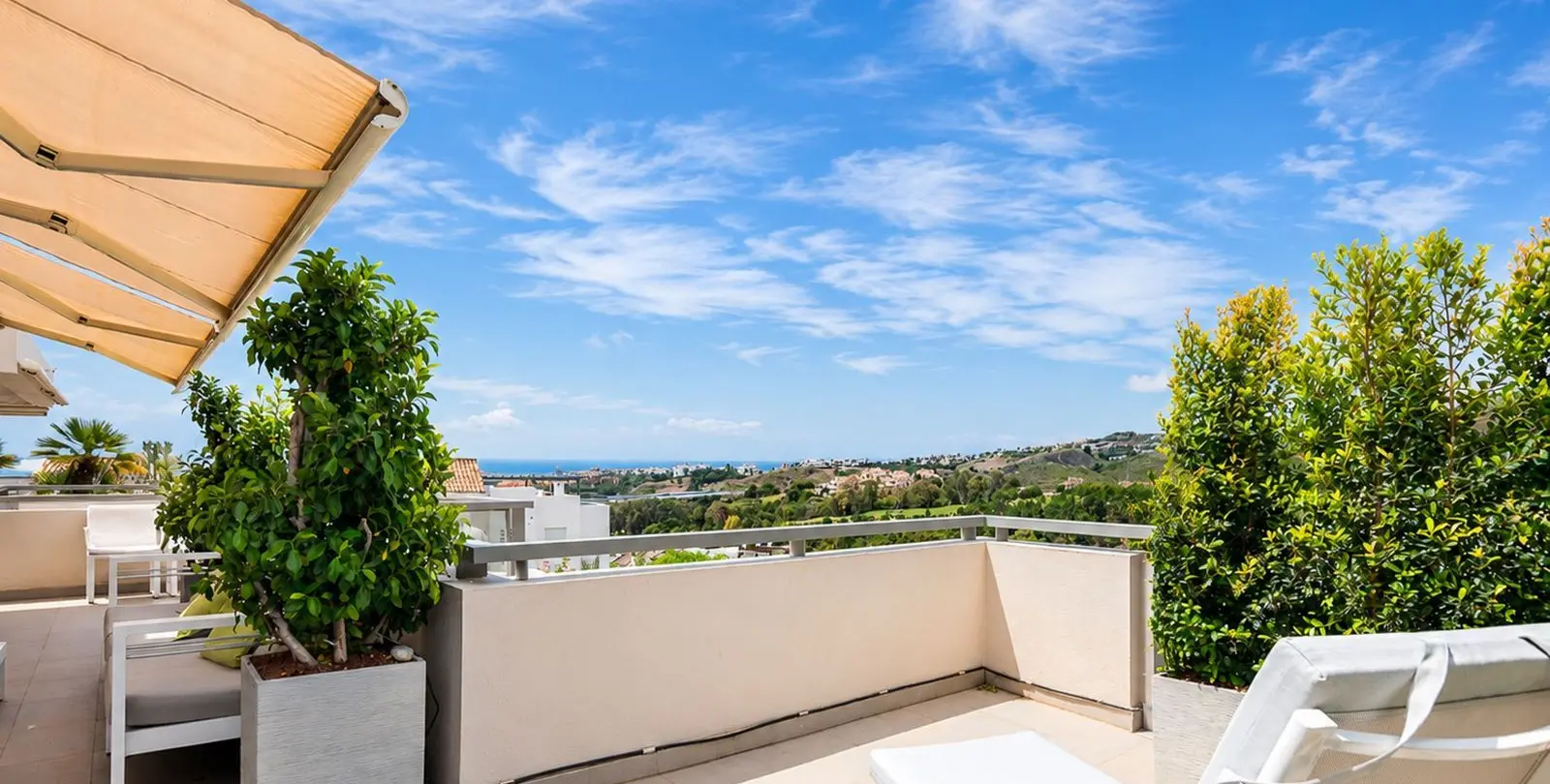 Venta de apartamento en planta media en Benahavís 44