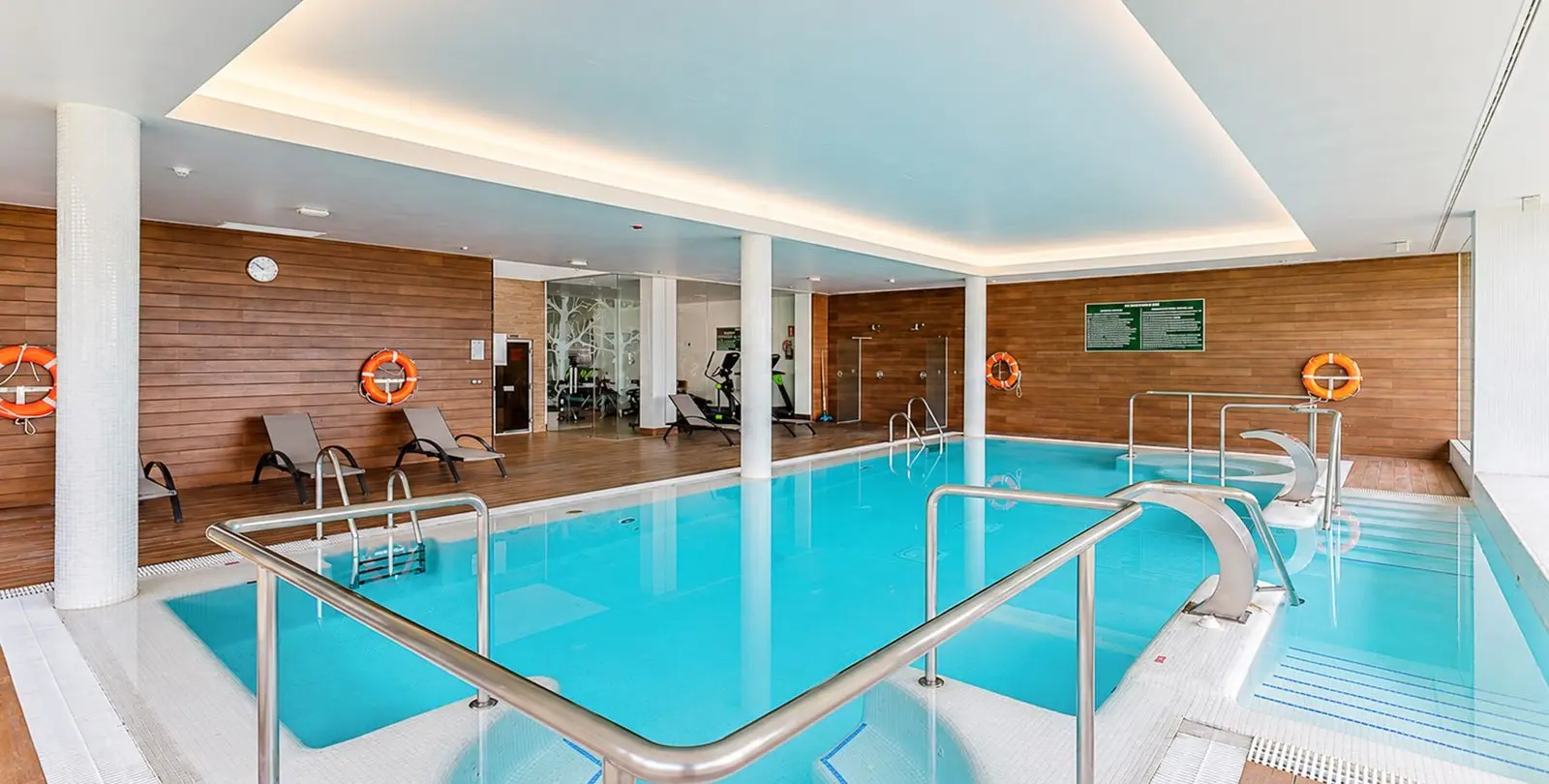 Venta de apartamento en planta media en Benahavís 67