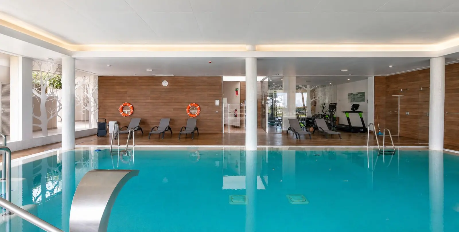 Venta de apartamento en planta media en Benahavís 68
