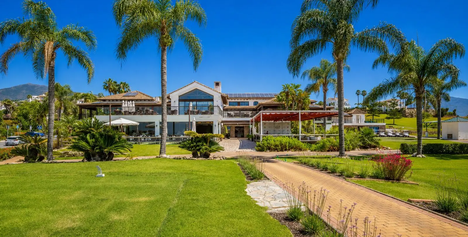 Venta de apartamento en planta media en Benahavís 75