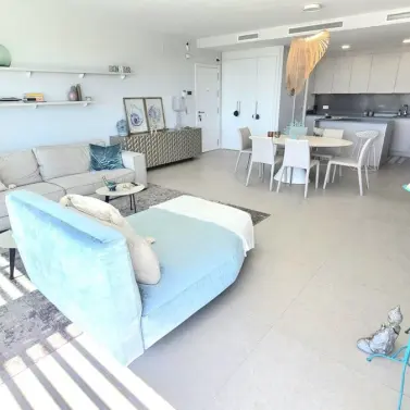 Sale of middle floor apartment in Benahavís