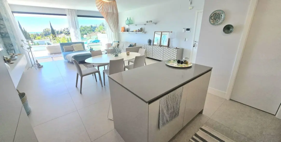Sale of middle floor apartment in Benahavís 7