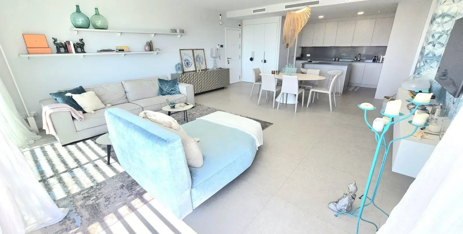 Venta de apartamento en planta media en Benahavís 2