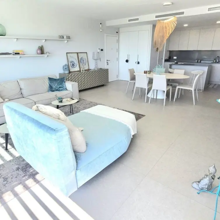 Venta de apartamento en planta media en Benahavís