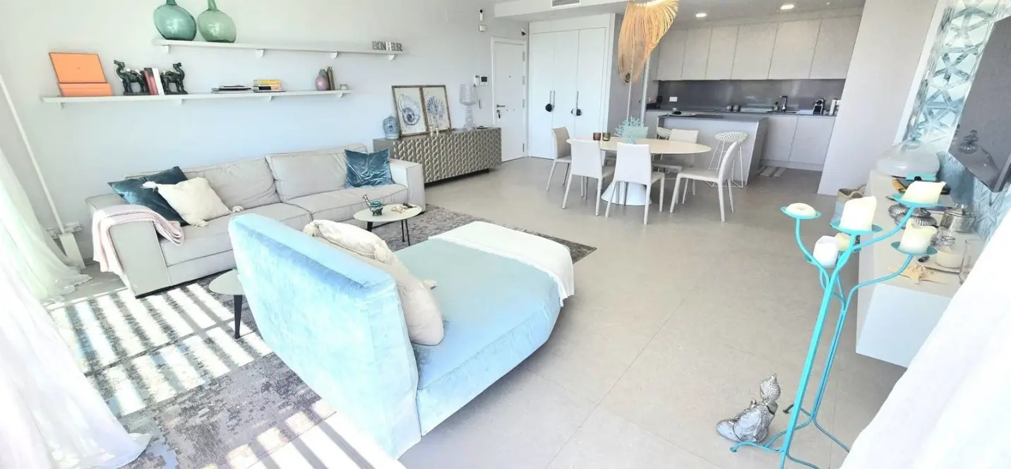 Venta de apartamento en planta media en Benahavís 1