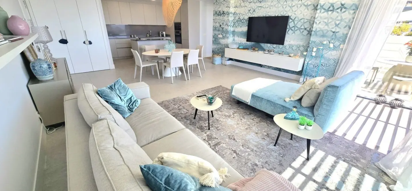Venta de apartamento en planta media en Benahavís 2