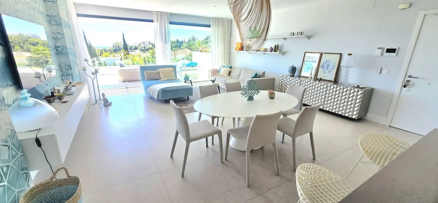 Venta de apartamento en planta media en Benahavís 3
