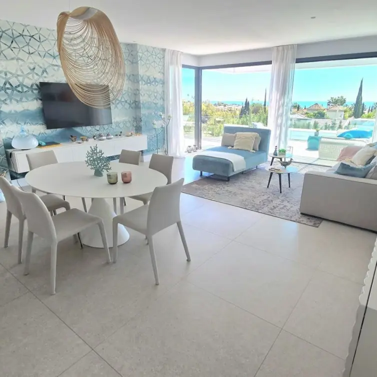 Venta de apartamento en planta media en Benahavís