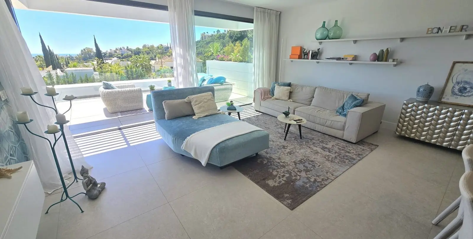 Venta de apartamento en planta media en Benahavís 6