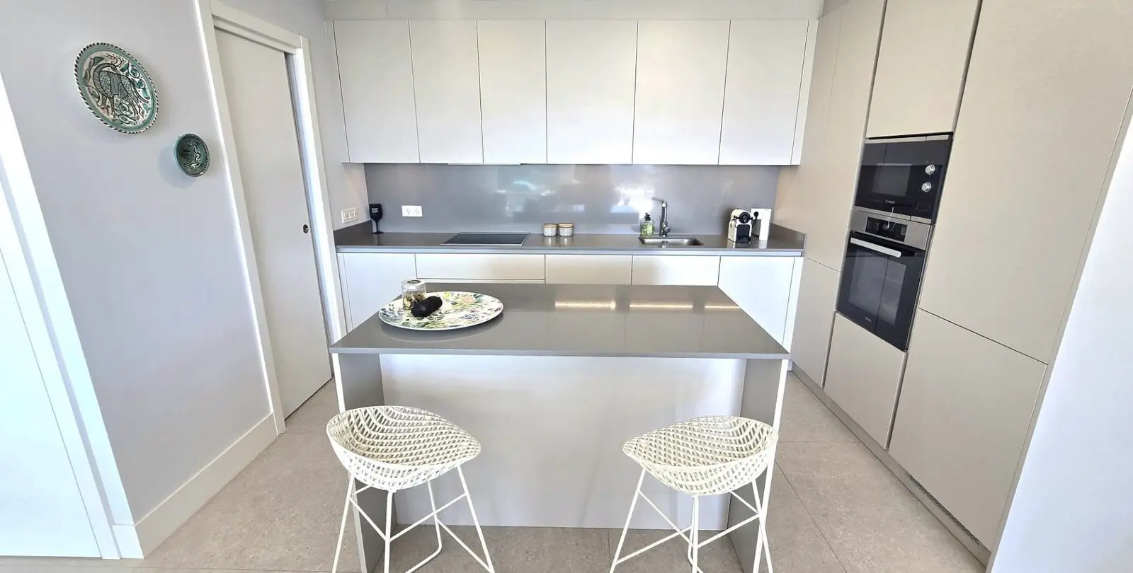 Venta de apartamento en planta media en Benahavís 11
