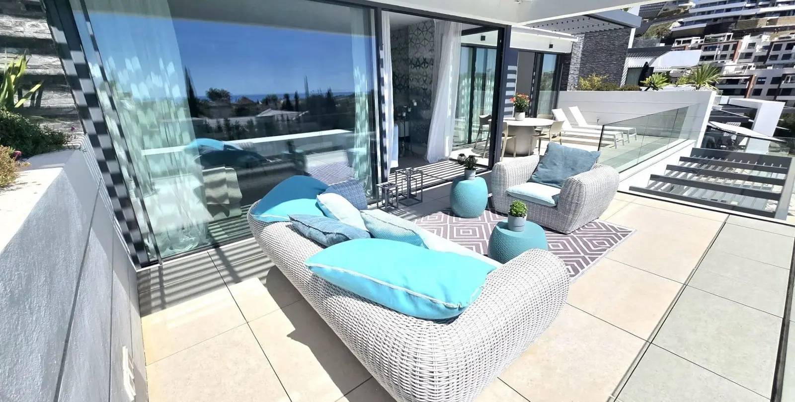 Venta de apartamento en planta media en Benahavís 12