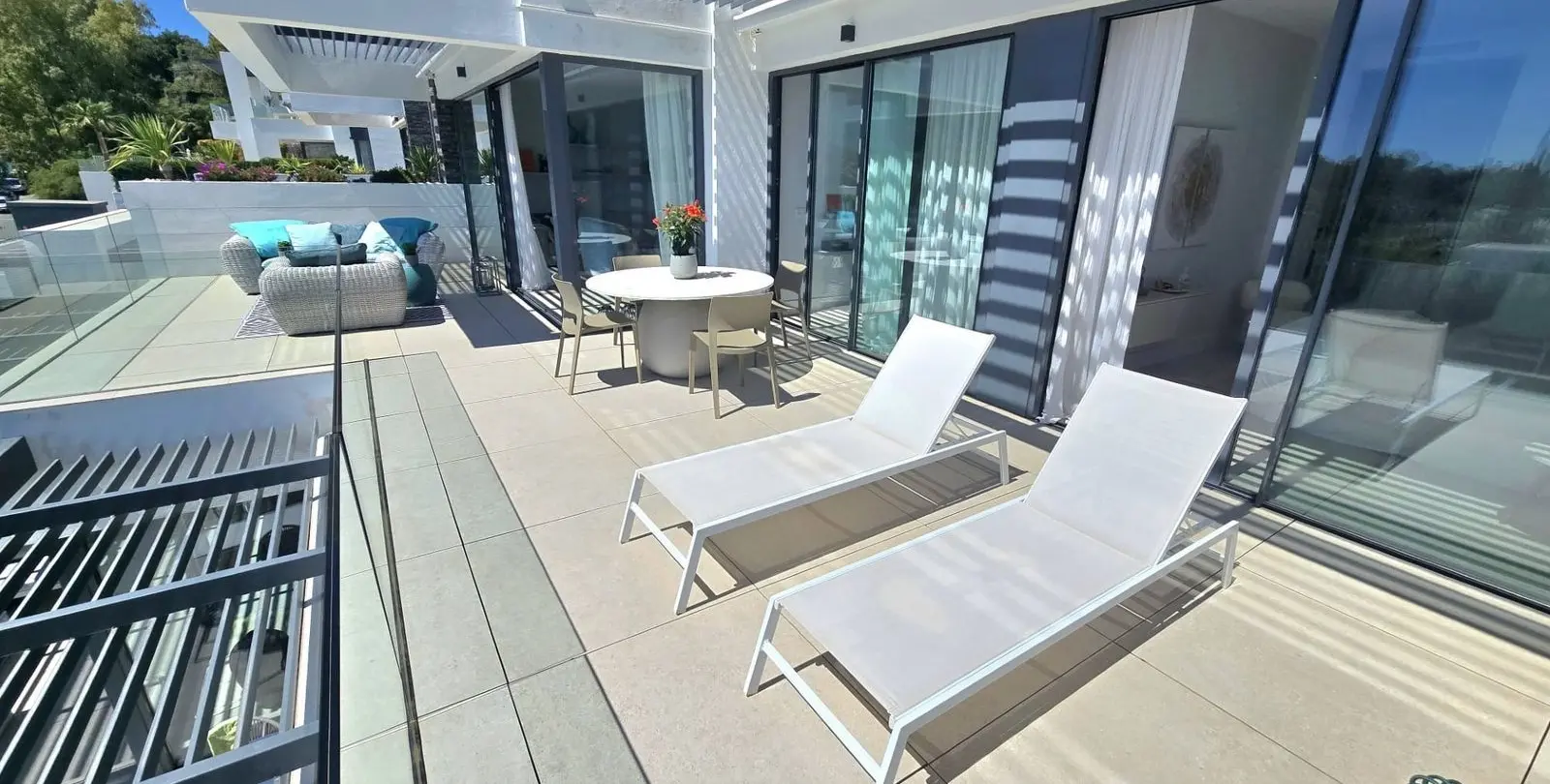 Venta de apartamento en planta media en Benahavís 13
