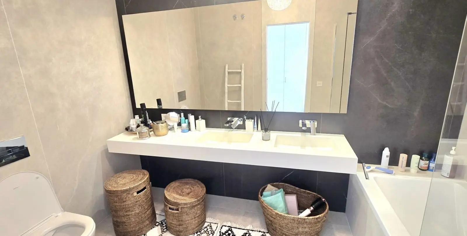 Venta de apartamento en planta media en Benahavís 18