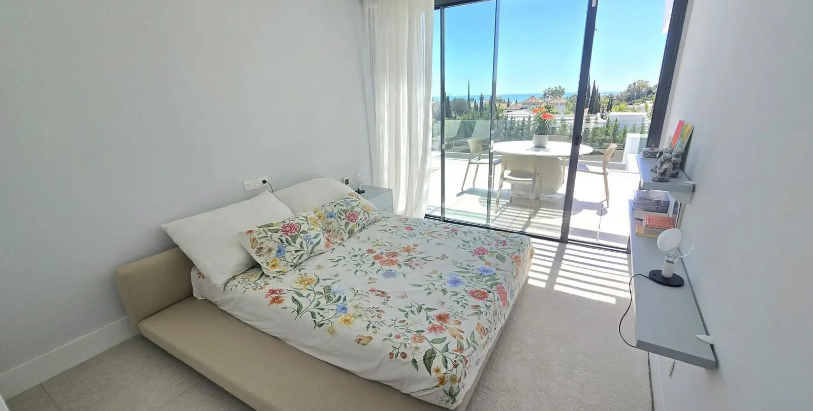 Venta de apartamento en planta media en Benahavís 19