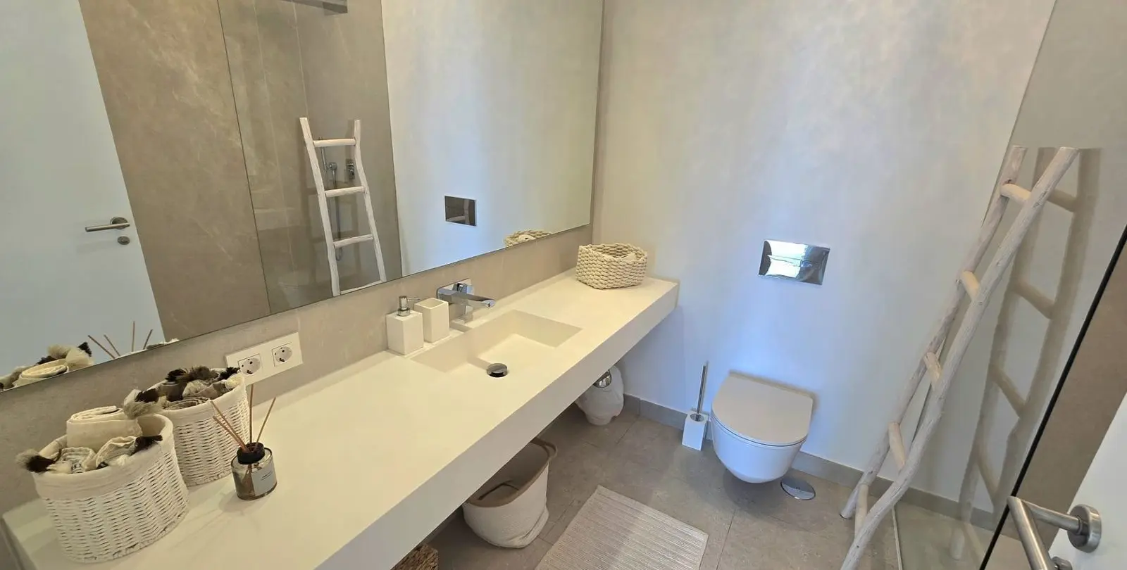 Venta de apartamento en planta media en Benahavís 21