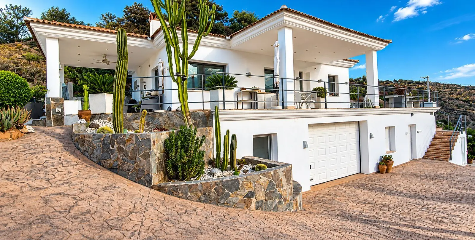 Venta de villa independiente en Guaro 1