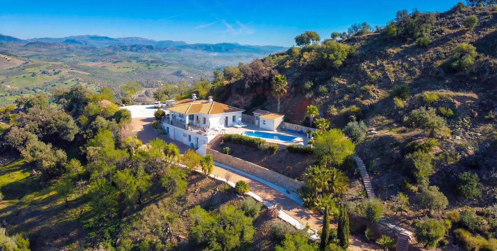 Venta de villa independiente en Guaro 2