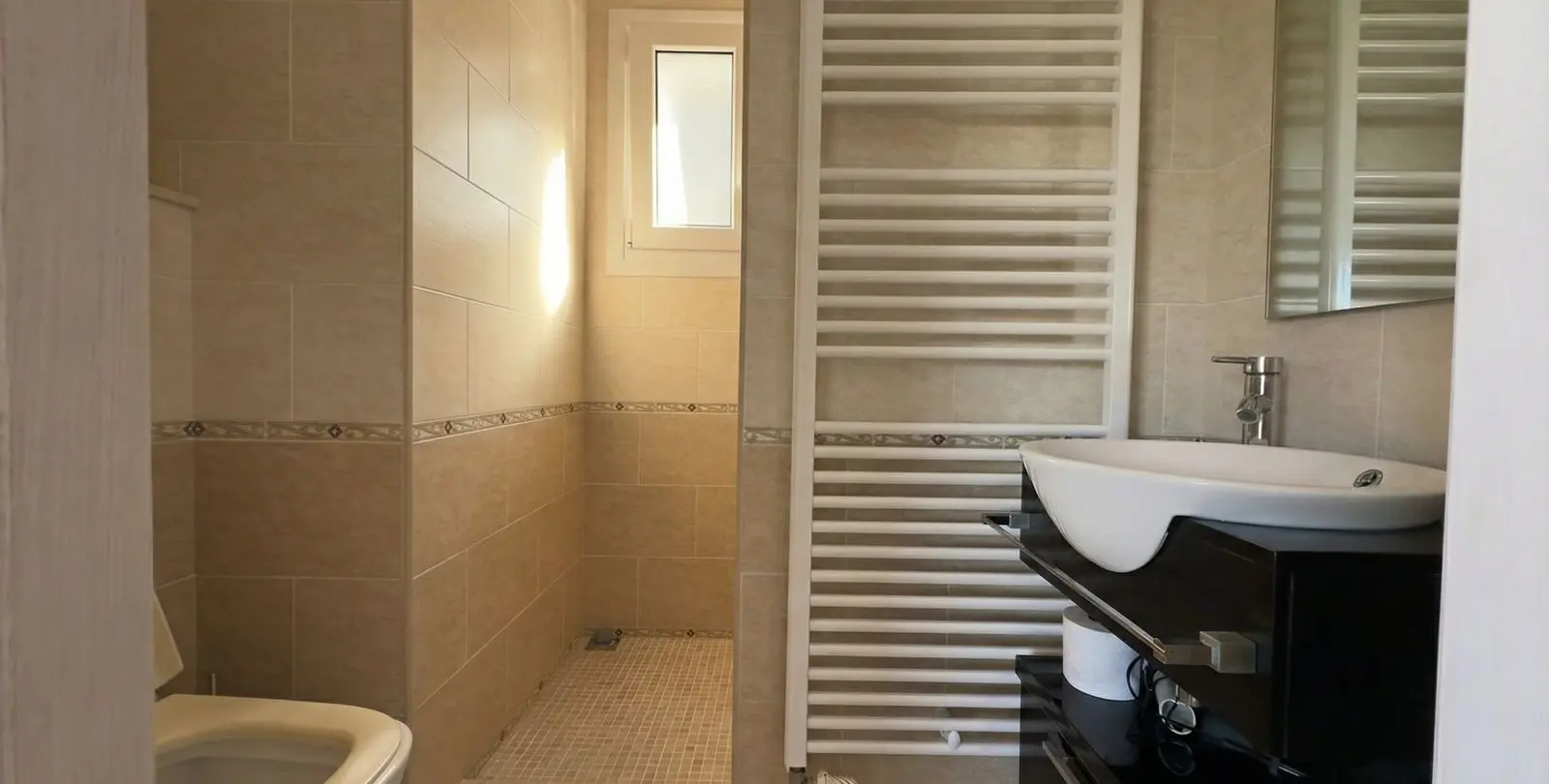 Venta de villa independiente en Guaro 11