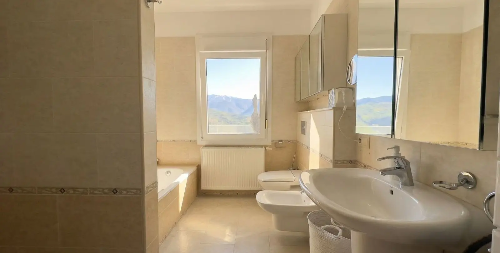 Venta de villa independiente en Guaro 12