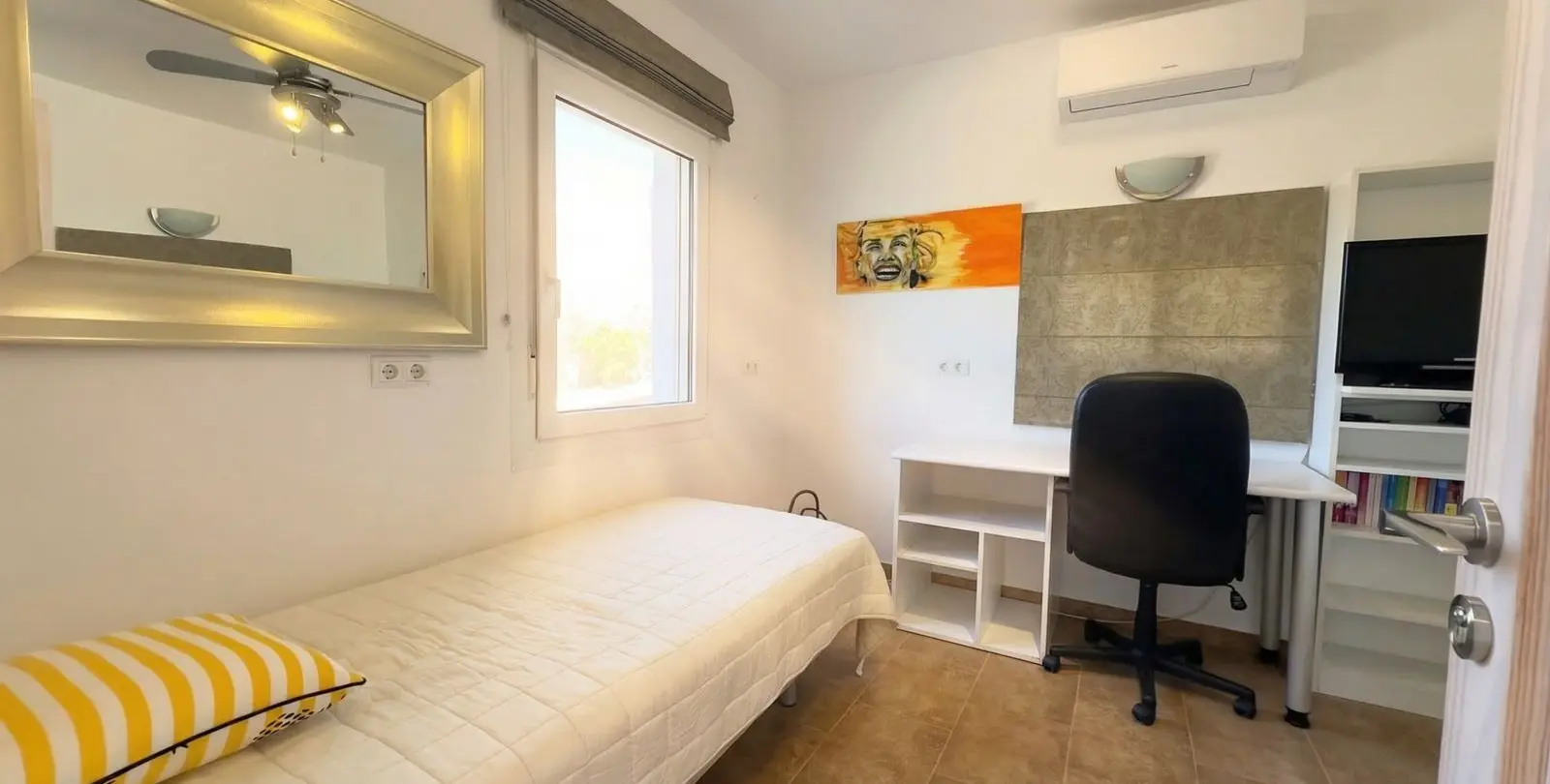 Venta de villa independiente en Guaro 25