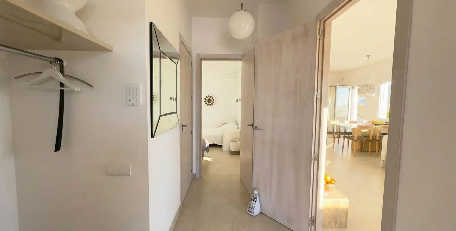 Venta de villa independiente en Guaro 28
