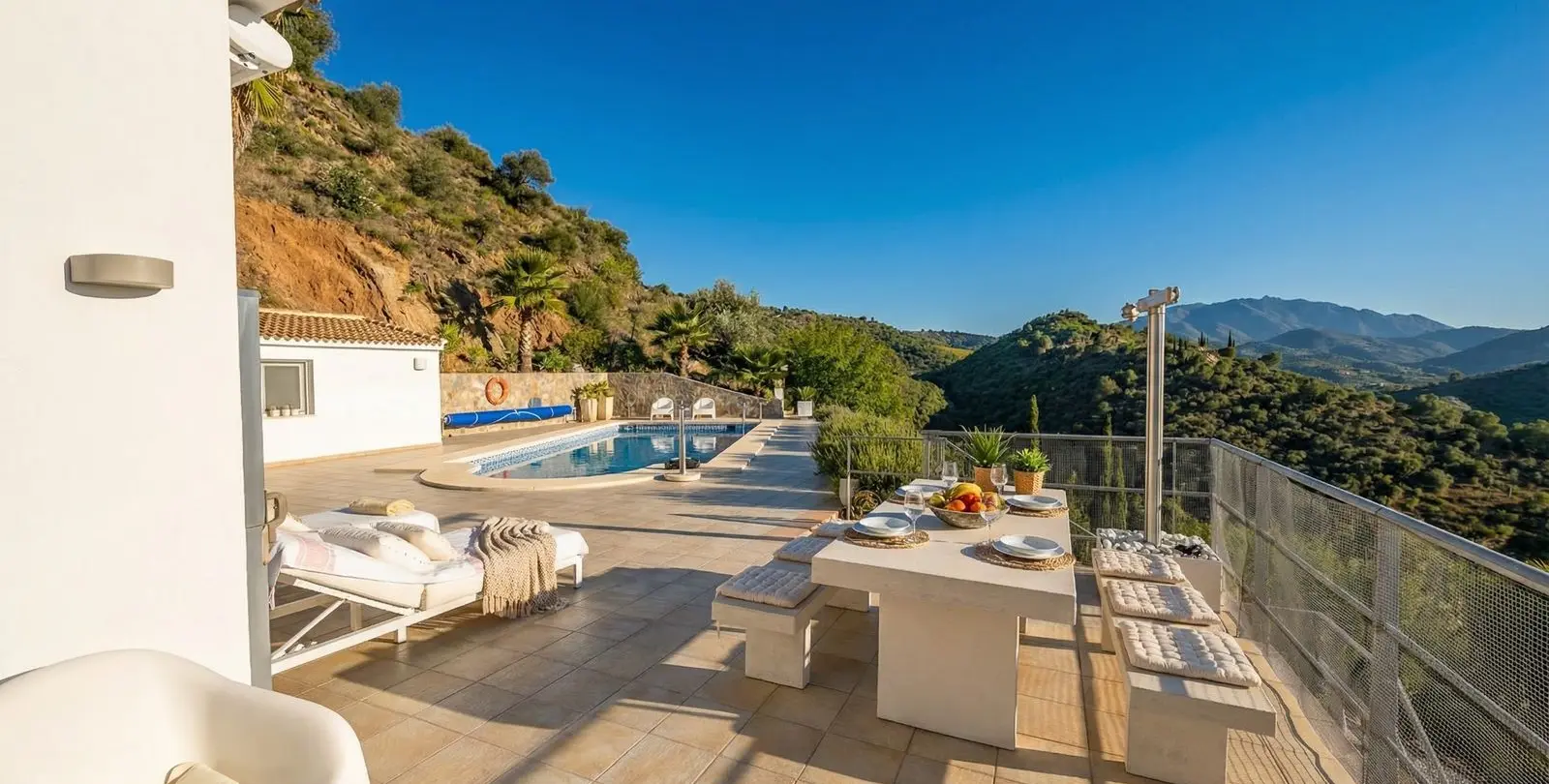 Venta de villa independiente en Guaro 38