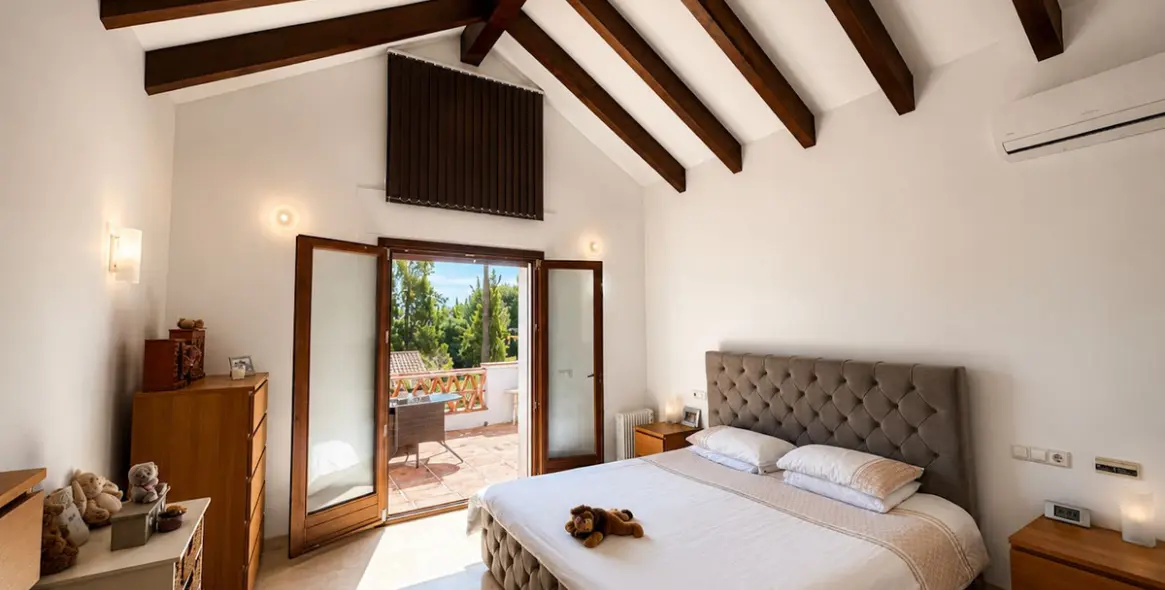 Sale of detached villa in Mijas Golf 4