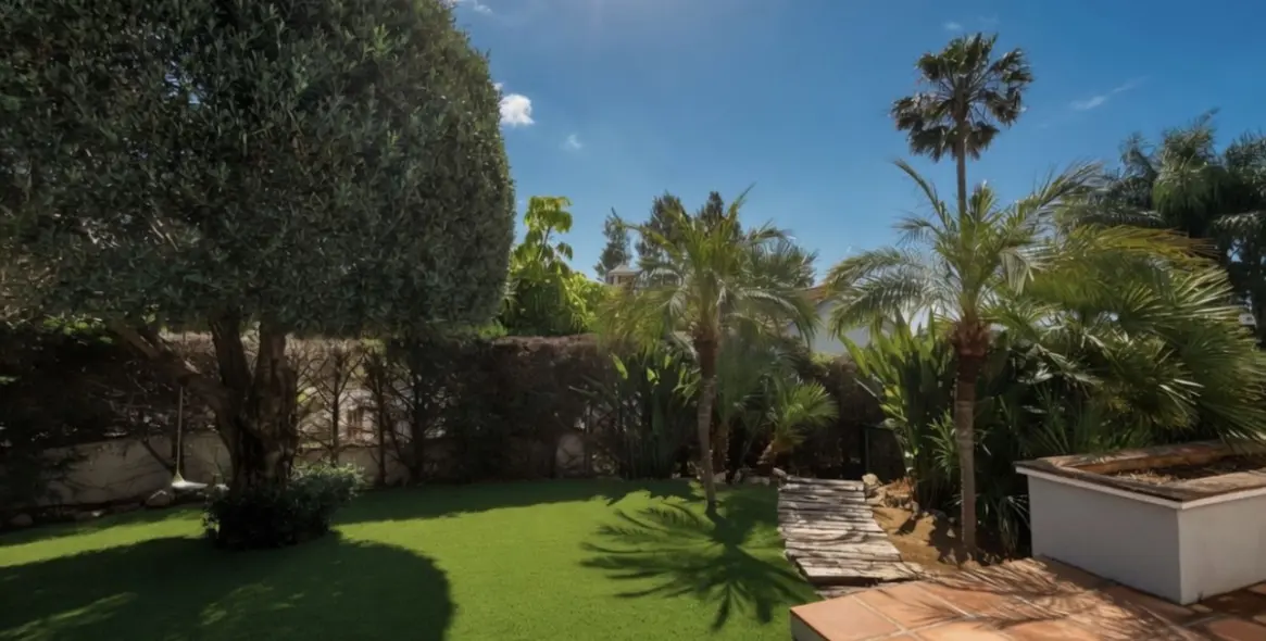 Sale of detached villa in Mijas Golf 5