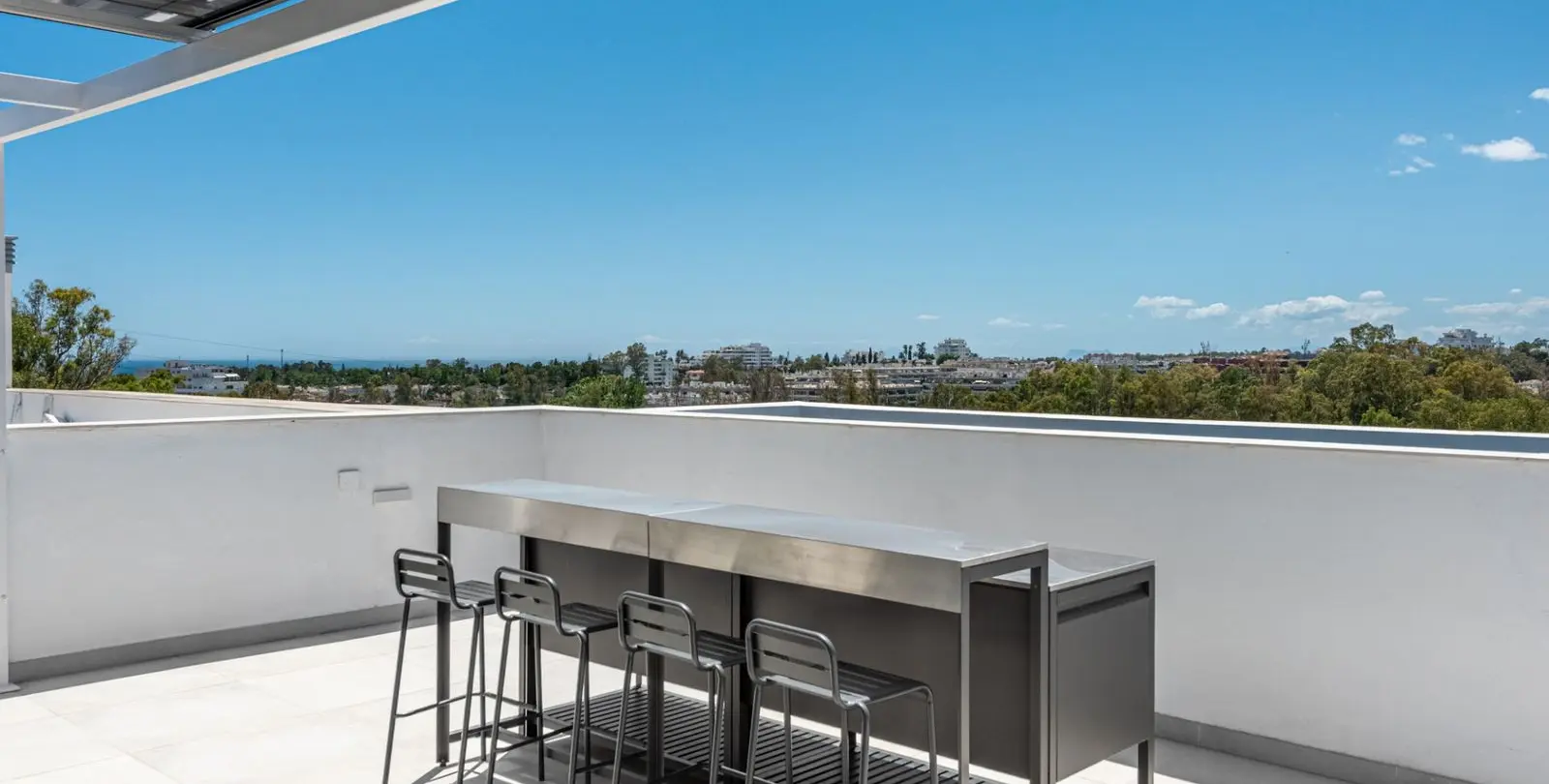 Venta de casa pareada en San Pedro de Alcántara 24