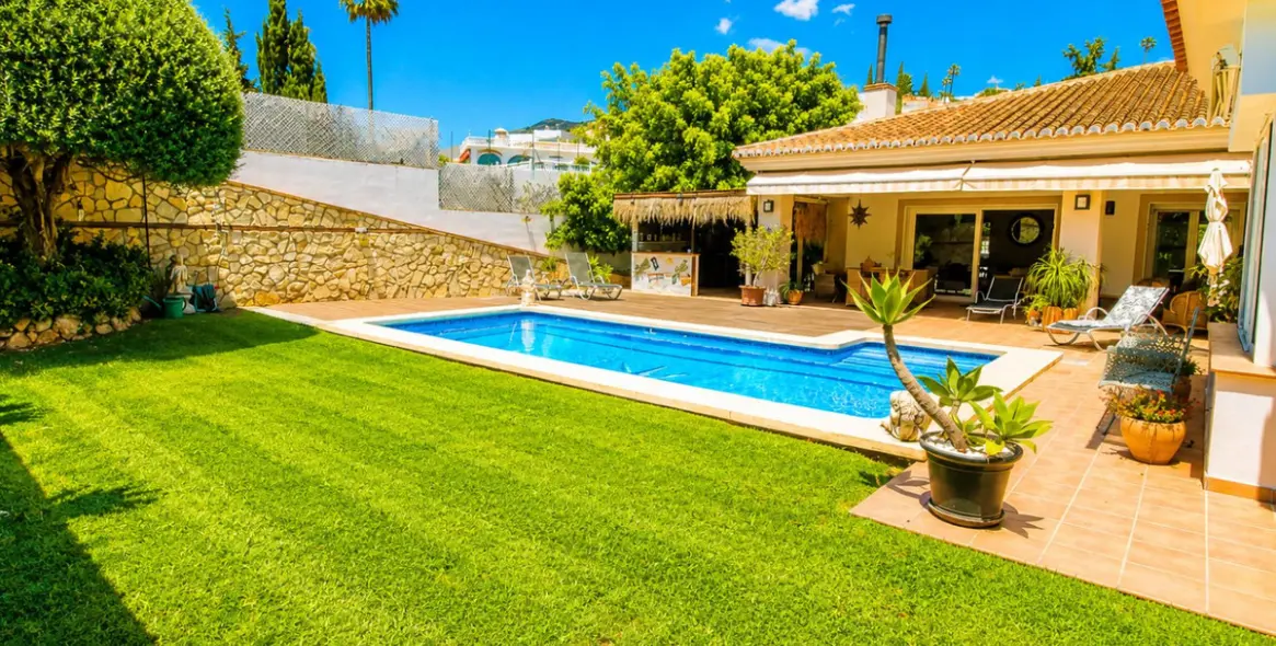 Sale of detached villa in Sierrezuela 1