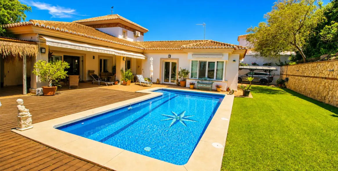 Sale of detached villa in Sierrezuela 3