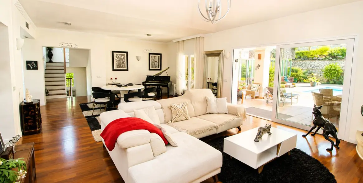 Sale of detached villa in Sierrezuela 4
