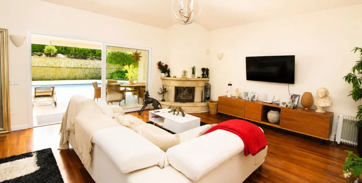 Sale of detached villa in Sierrezuela 6