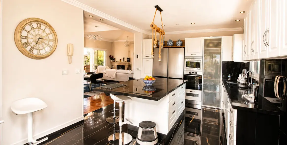 Sale of detached villa in Sierrezuela 12
